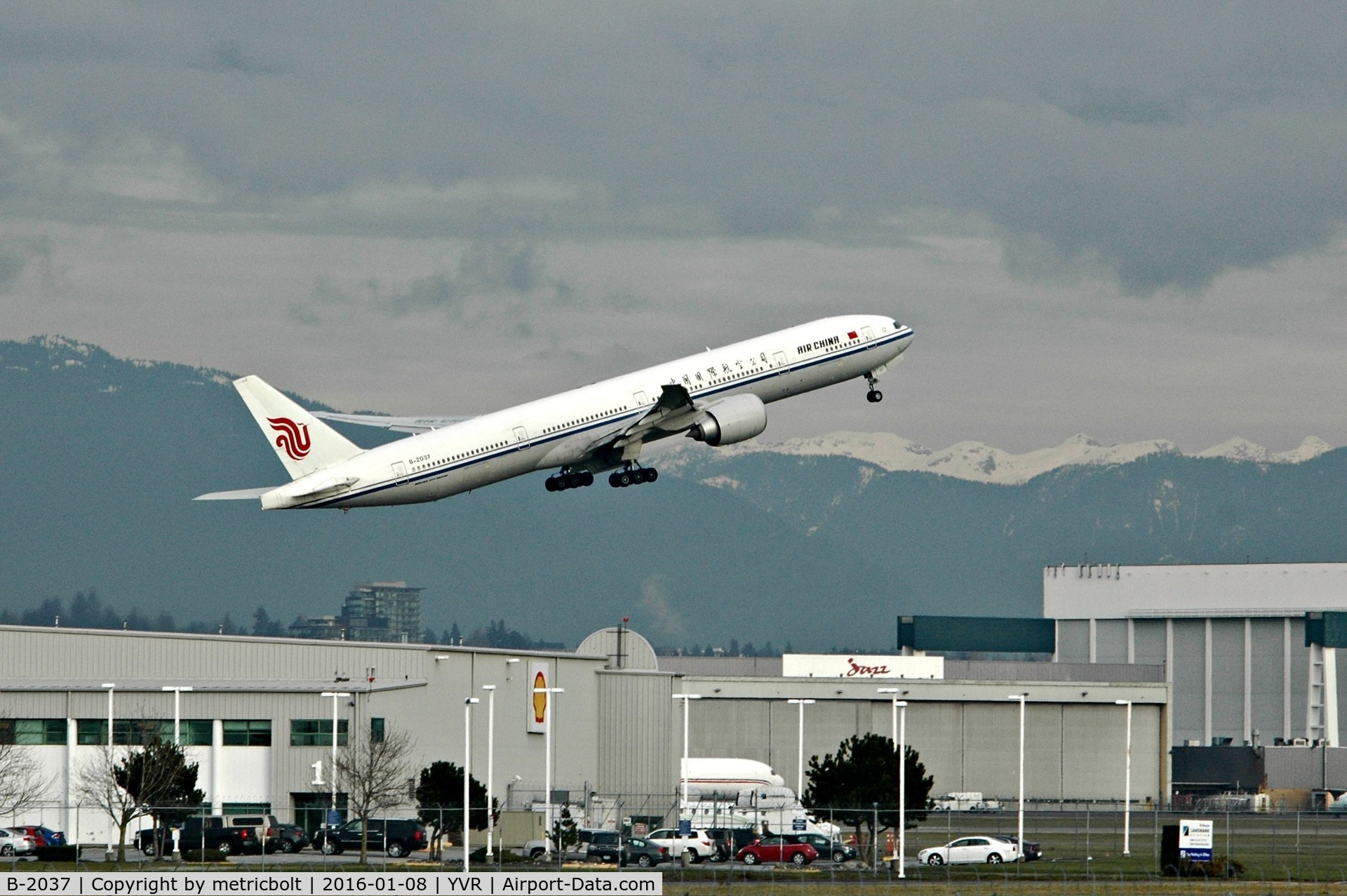 B-2037, 2013 Boeing 777-39L/ER C/N 38677, On the way to Beijing