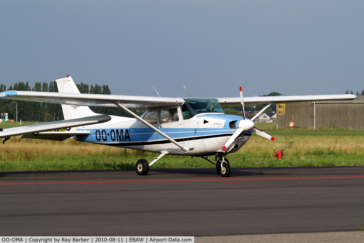 OO-OMA, 1977 Cessna 172N II C/N 172-70037, Cessna 172N Skyhawk II [172-70037] Antwerp-Deurne~OO 11/08/2010