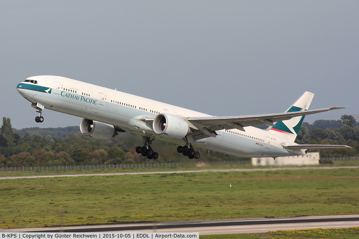 B-KPS, 2011 Boeing 777-367/ER C/N 39232, Taking off