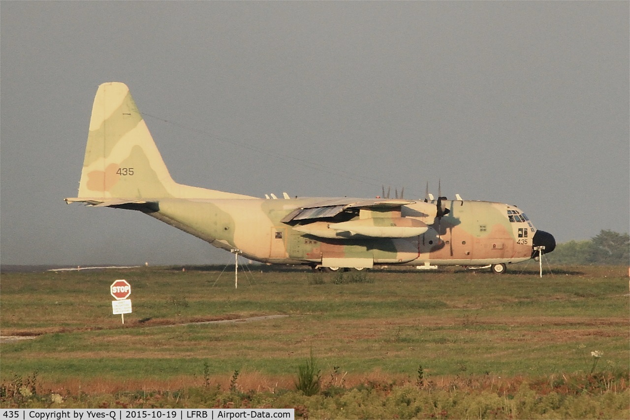 435, 1974 Lockheed C-130E Karnaf Hercules C/N 382-4668, Lockheed C-130H Karnaf, Taxiing to parking area, Brest-Bretagne Airport (LFRB-BES)