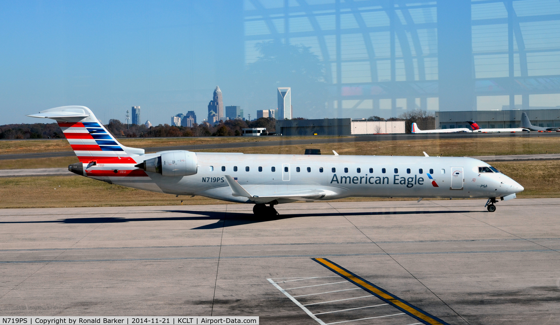 N719PS, 2004 Bombardier CRJ-701 (CL-600-2C10) Regional Jet C/N 10177, Taxi CLT