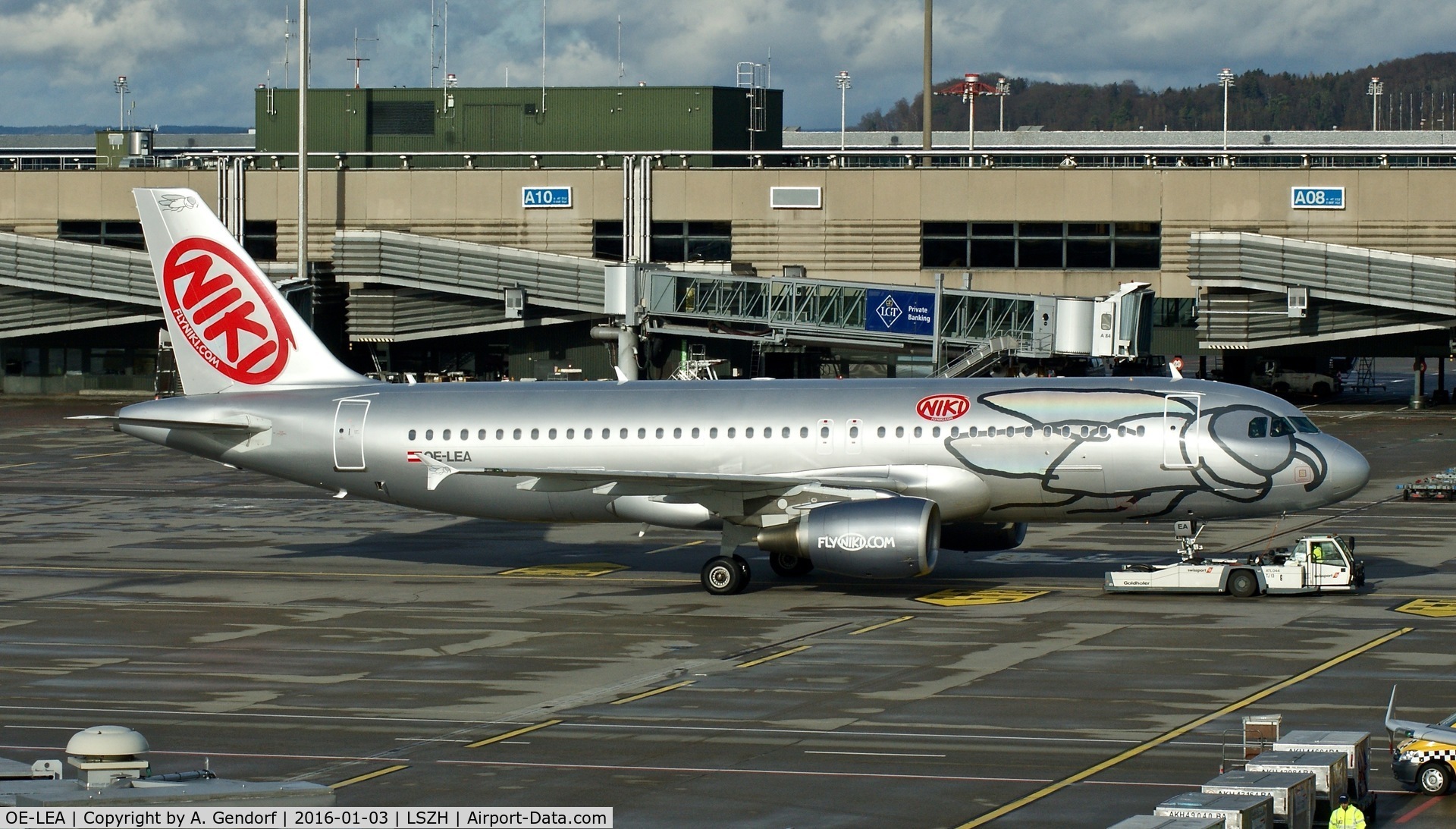 OE-LEA, 2005 Airbus A320-214 C/N 2529, Niki, seen here during pushback at Zürich-Kloten(LSZH)