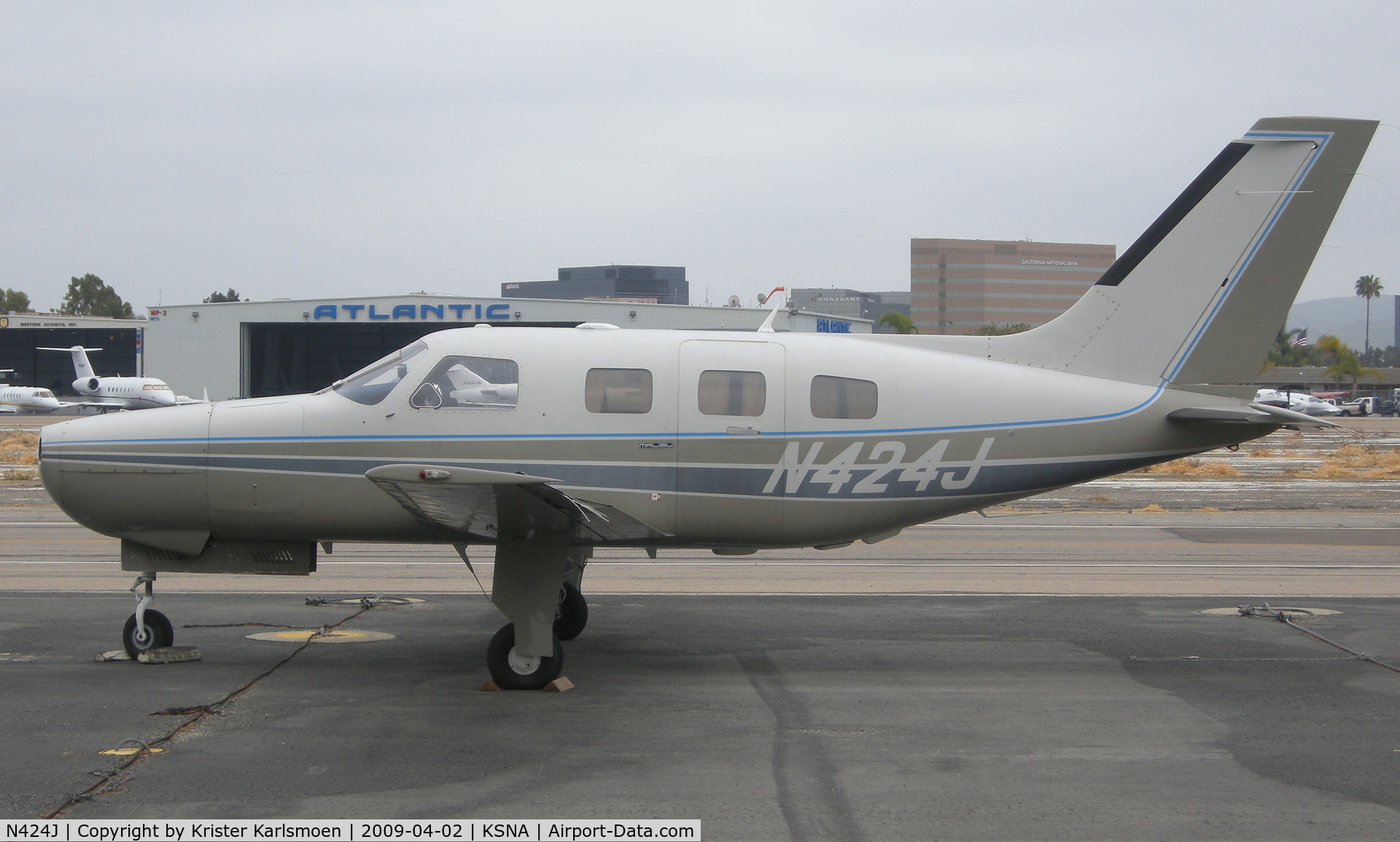 N424J, 1984 Piper PA-46-310P Malibu C/N 46-8408019, Prior to new painting and prop?