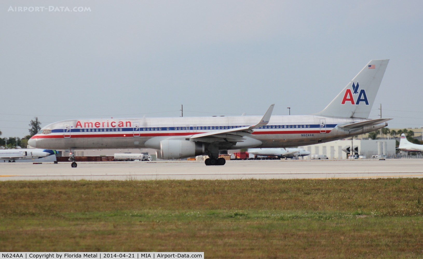 N624AA, 1990 Boeing 757-223 C/N 24582, American