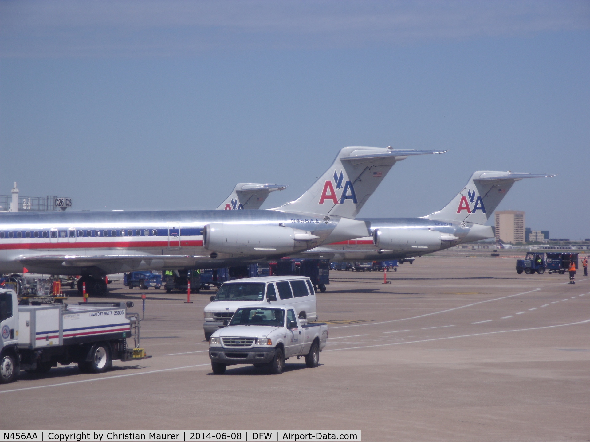 N456AA, 1988 McDonnell Douglas MD-82 (DC-9-82) C/N 49561, DC-9-82