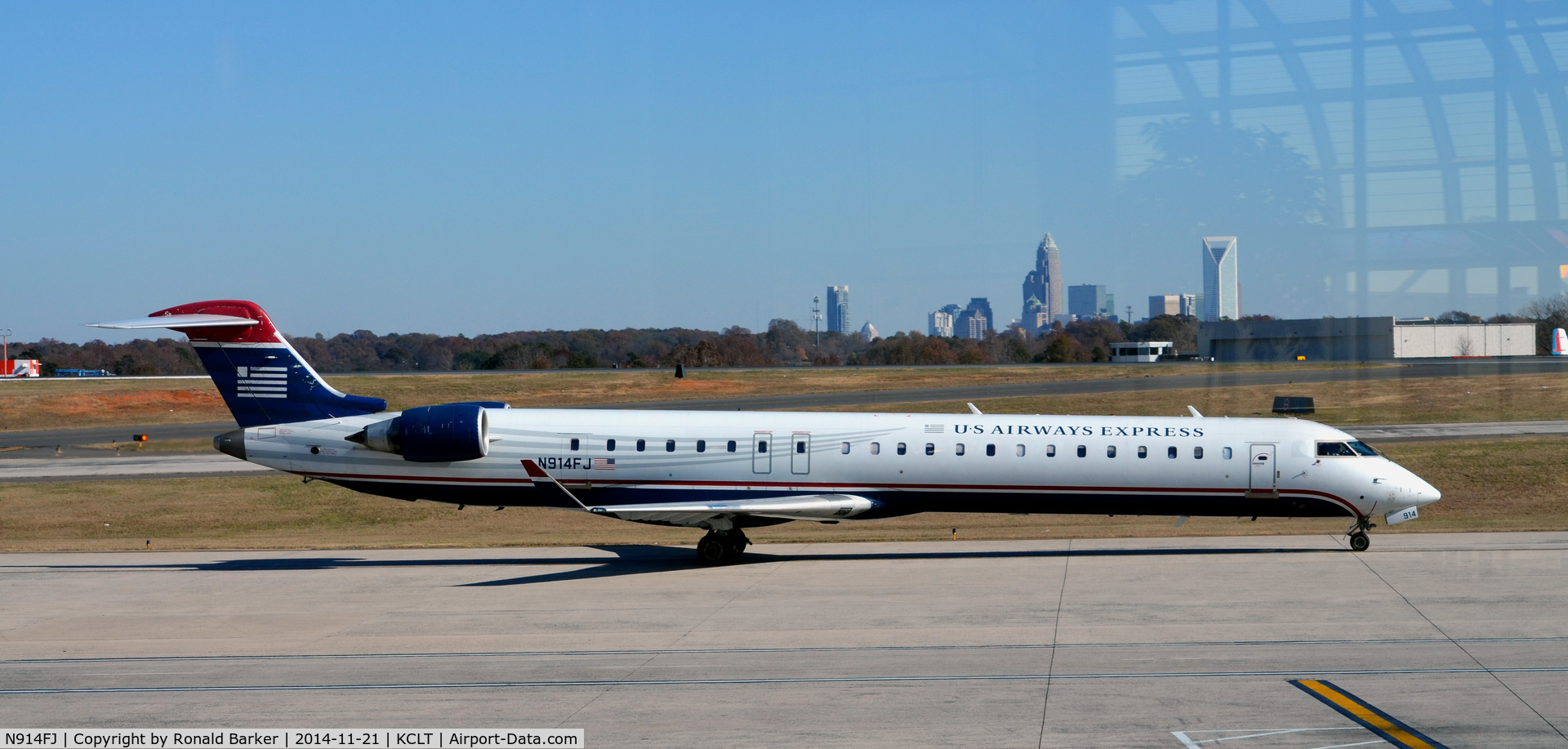 N914FJ, 2004 Bombardier CRJ-900ER (CL-600-2D24) C/N 15014, Taxi CLT