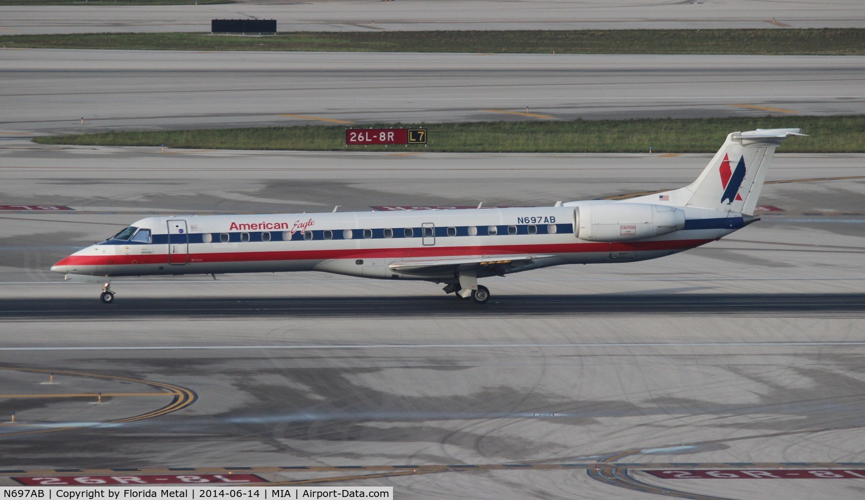 N697AB, 2004 Embraer ERJ-145LR (EMB-145LR) C/N 14500875, American Eagle