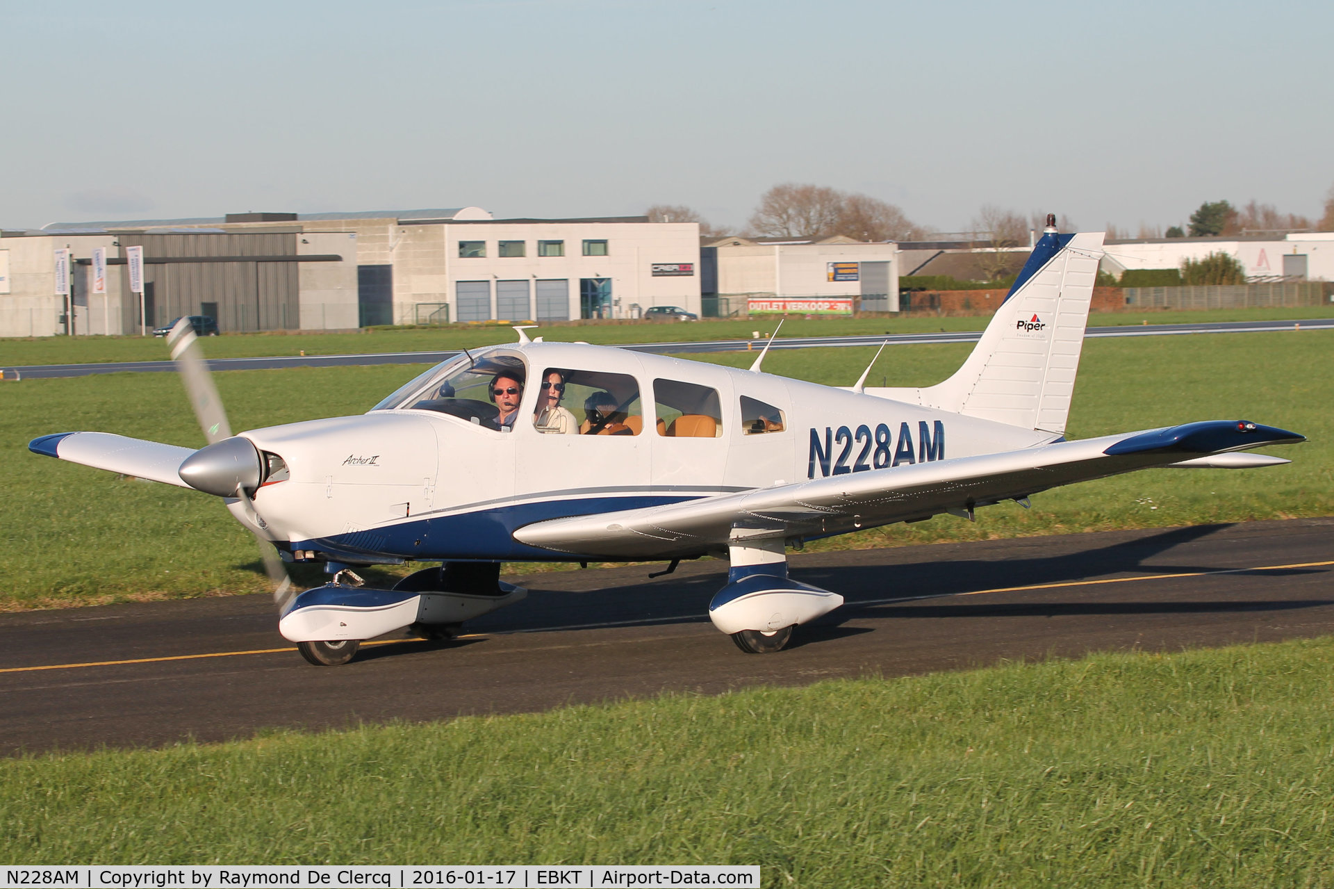 N228AM, 1979 Piper PA-28-181 Archer II C/N 28-7990544, Taxiing to rwy 06.