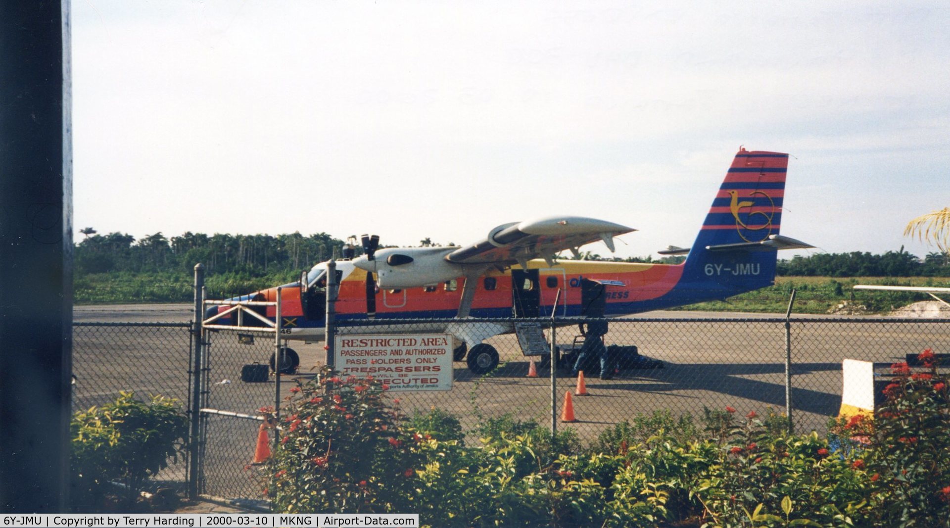 6Y-JMU, 1977 De Havilland Canada DHC-6-300 Twin Otter C/N 532, At Negril Airport, Jamaica (NEG) March 2000 just before departing on a flight to Montego Bay (MBJ)