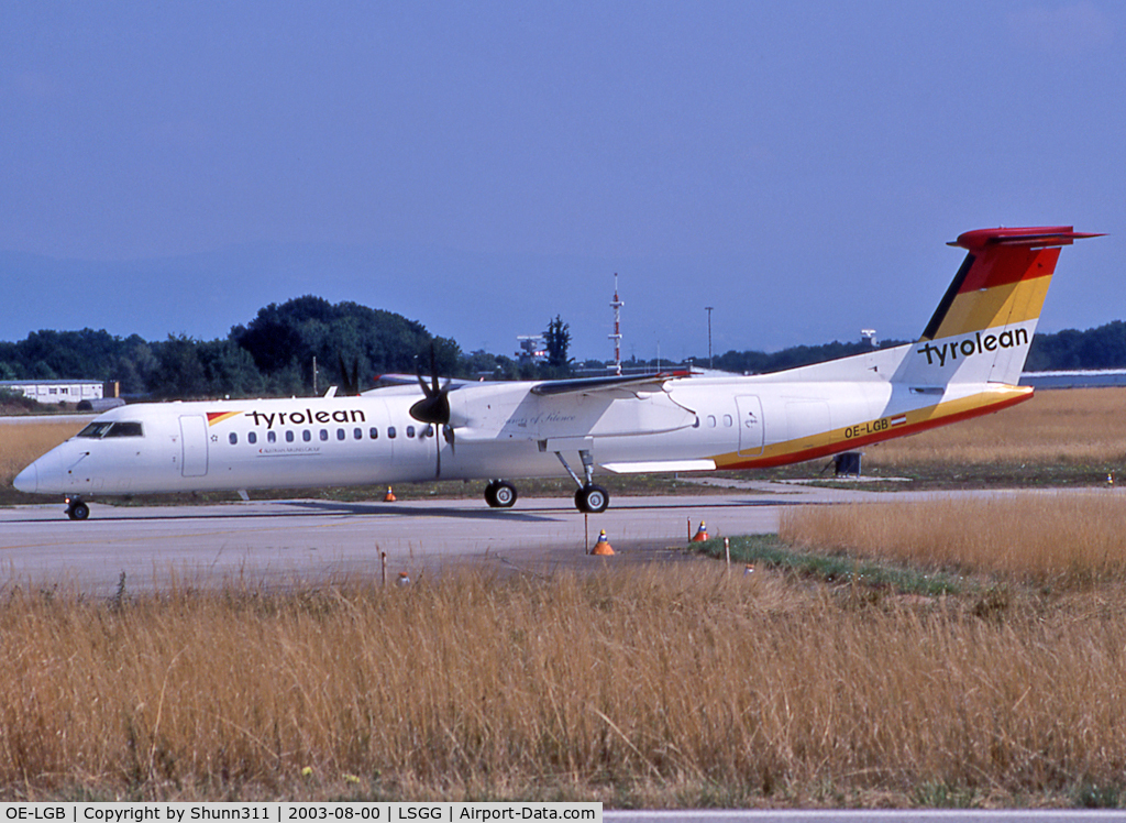 OE-LGB, 1999 De Havilland Canada DHC-8-402Q Dash 8 C/N 4015, Lining up rwy 05 for departure
