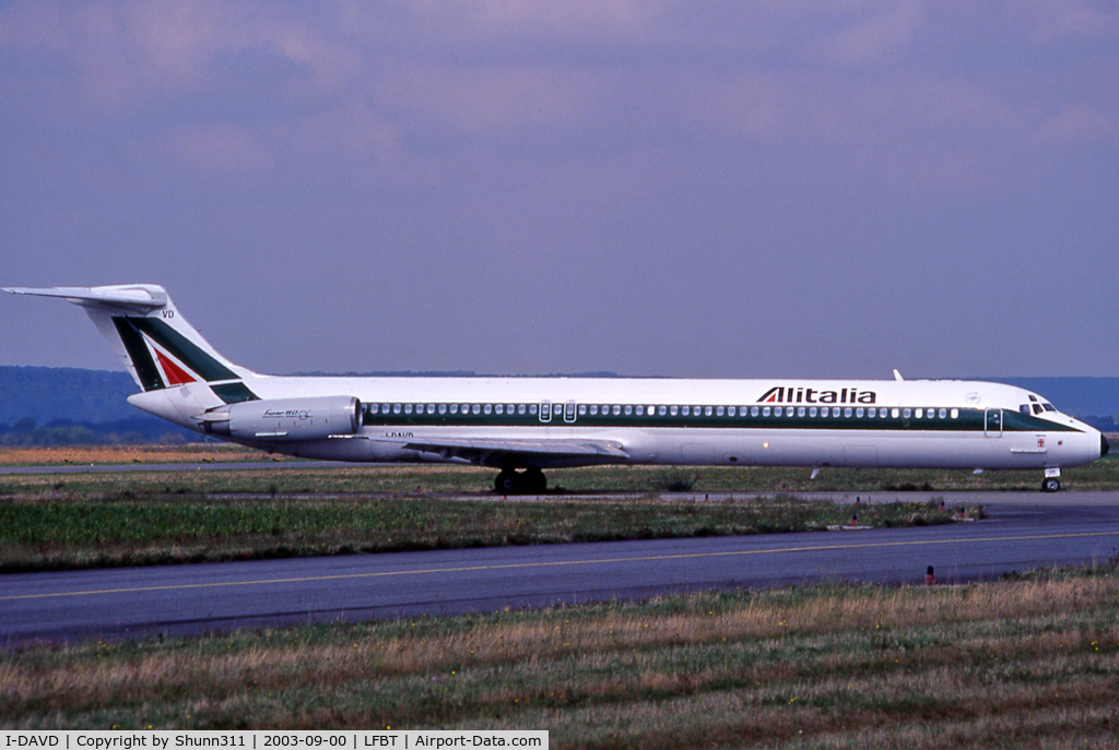 I-DAVD, 1986 McDonnell Douglas MD-82 (DC-9-82) C/N 49218, Taxiing to the Terminal...