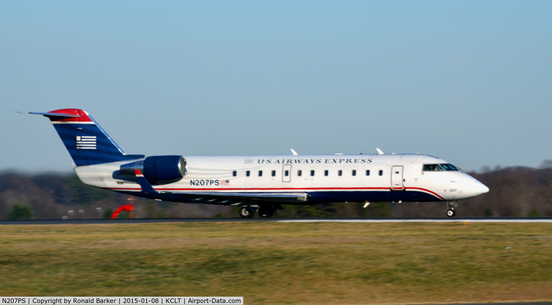 N207PS, 2003 Bombardier CRJ-200ER (CL-600-2B19) C/N 7873, Takeoff CLT