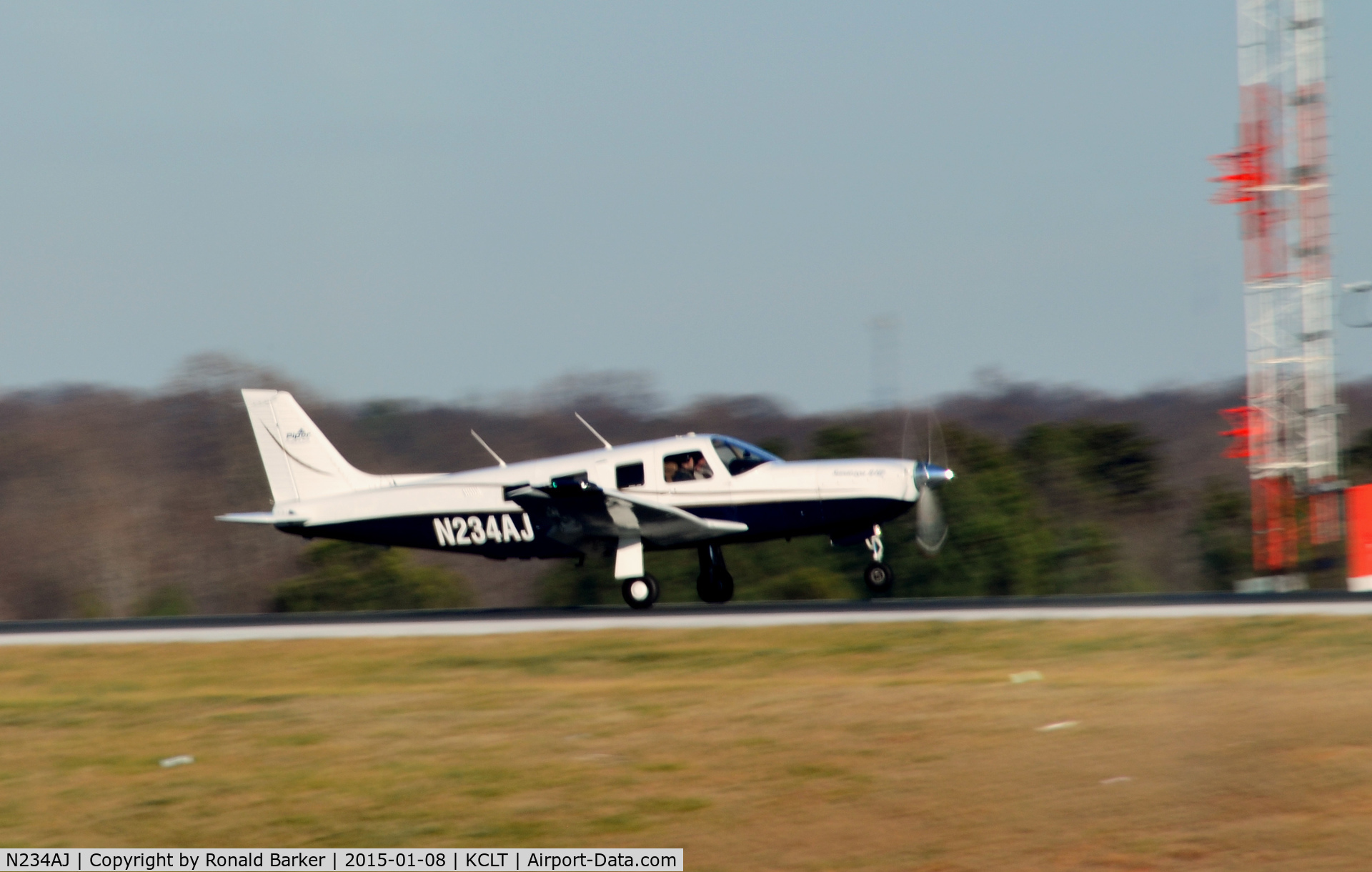 N234AJ, 1995 Piper PA-32R-301 C/N 3246008, Takeoff CLT