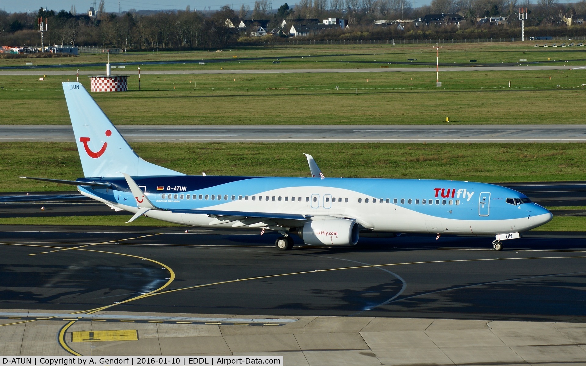 D-ATUN, 2015 Boeing 737-8K5 C/N 41660, TUIfly, seen here taxiing at Düsseldorf Int'l(EDDL)