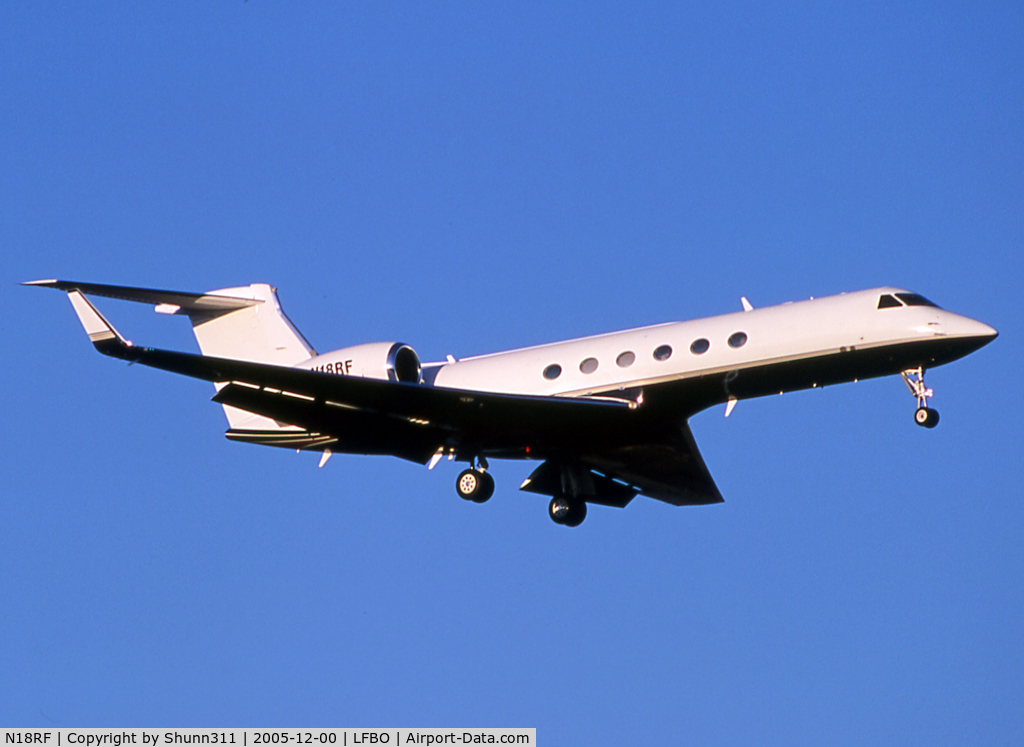 N18RF, 2001 Gulfstream Aerospace G-V C/N 628, Landing rwy 14R