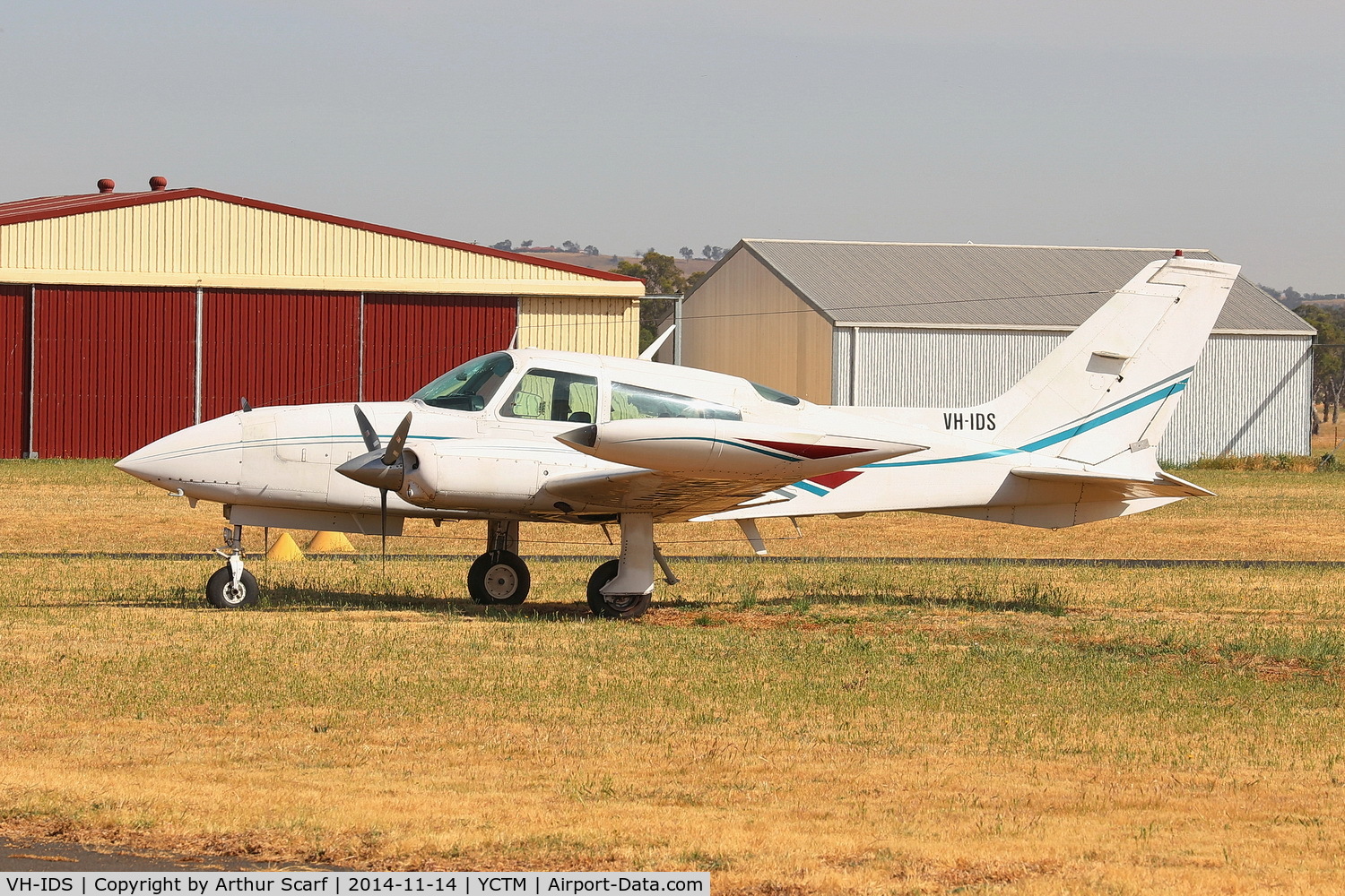 VH-IDS, Cessna 310R C/N 310R1650, VH-IDS Cootamundra NSW 2014