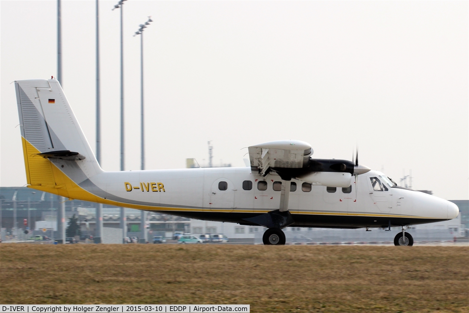 D-IVER, 1974 De Havilland Canada DHC-6-300 Twin Otter C/N 411, Diver on twy whisky....