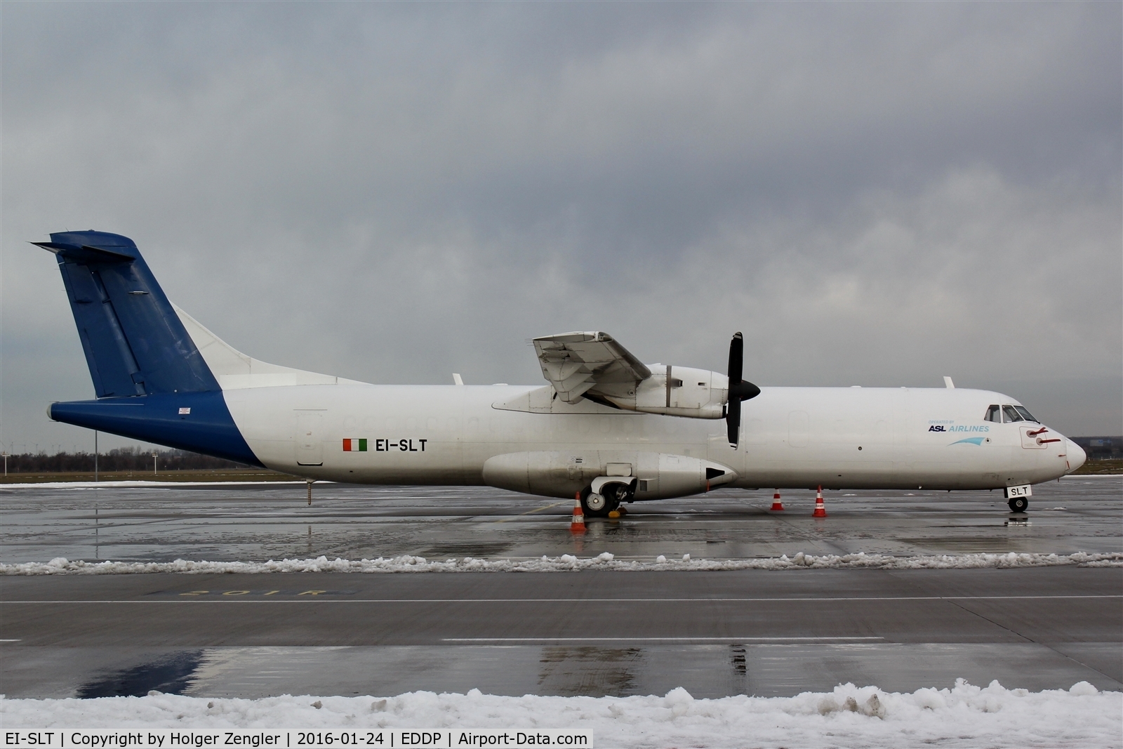 EI-SLT, 1994 ATR 72-201 C/N 389, First time on apron 2 expecting a task full of parcels.....