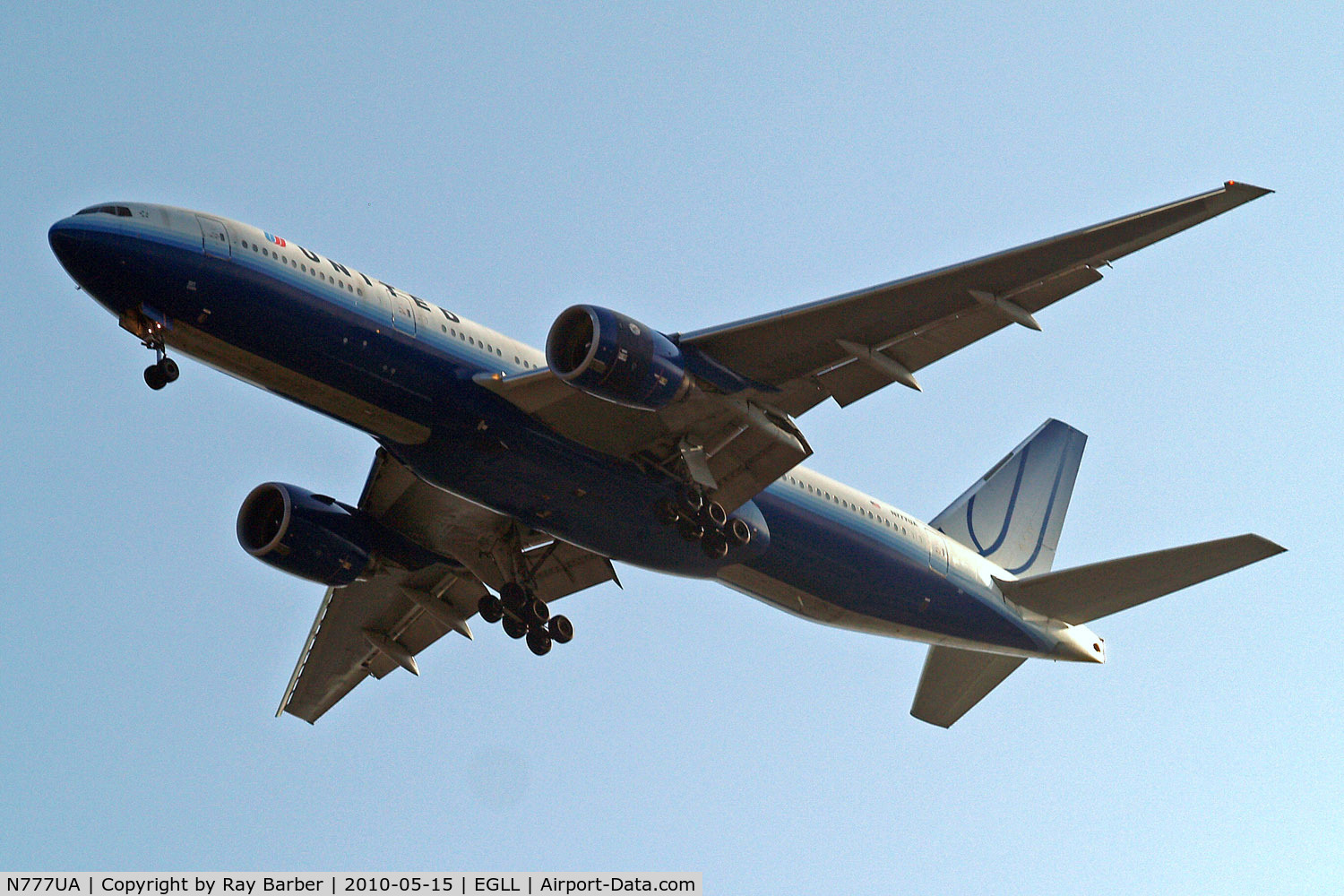 N777UA, 1995 Boeing 777-222 C/N 26916, Boeing 777-222 [26916] (United Airlines) Home~G 15/05/2010. On approach 27R. Earlier scheme.