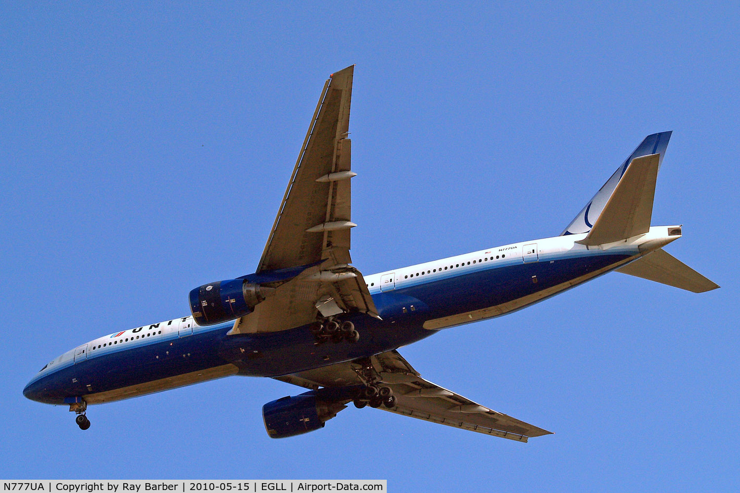 N777UA, 1995 Boeing 777-222 C/N 26916, Boeing 777-222 [26916] (United Airlines) Home~G 15/05/2010. On approach 27R. Earlier scheme.