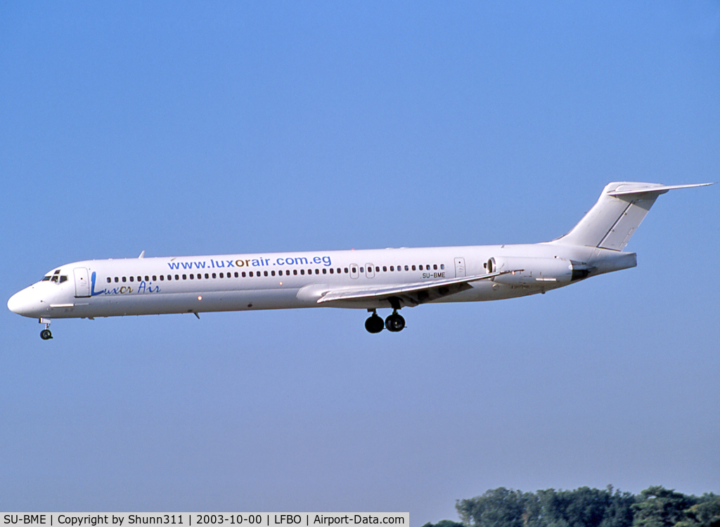 SU-BME, 1989 McDonnell Douglas MD-83 (DC-9-83) C/N 49628, Landing rwy 15R
