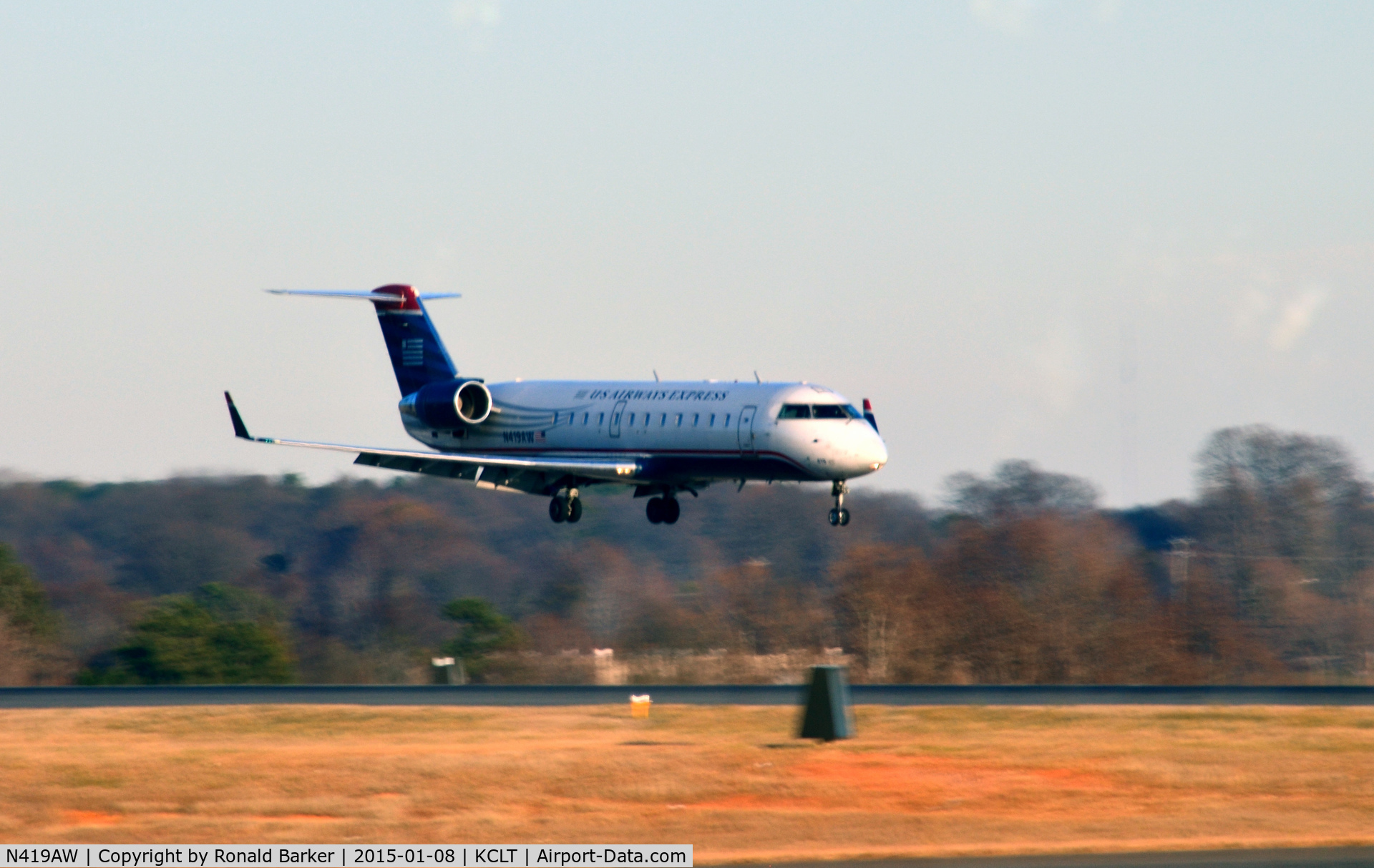 N419AW, 2002 Bombardier CRJ-200LR (CL-600-2B19) C/N 7633, Landing CLT