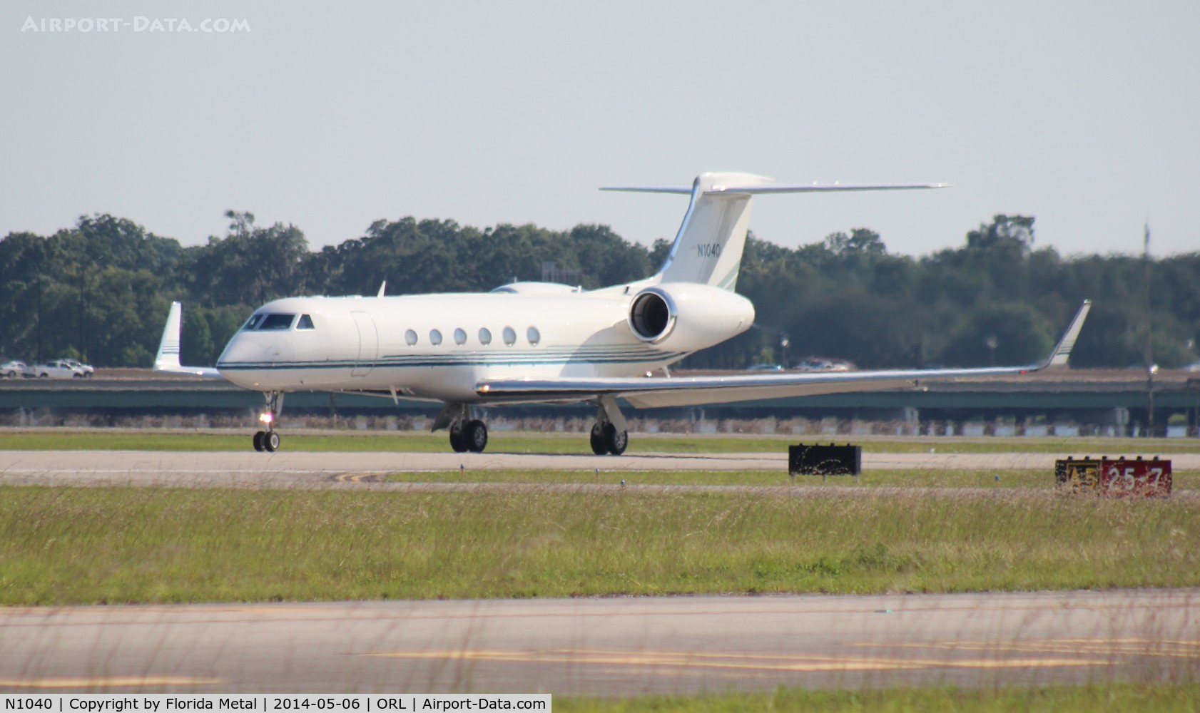 N1040, 2001 Gulfstream Aerospace G-V C/N 650, Gulfstream V