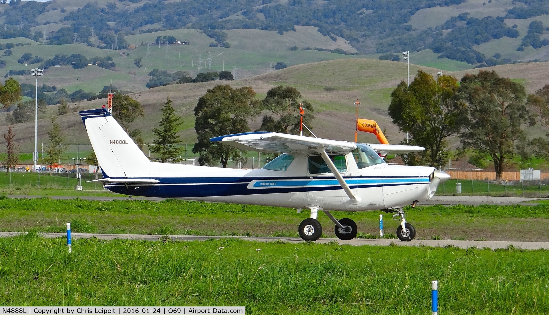 N4888L, 1980 Cessna 152 C/N 15284239, Locally-based 1980 Cessna 152 taxing out for departure at Petaluma Municipal Airport, Petaluma, CA.