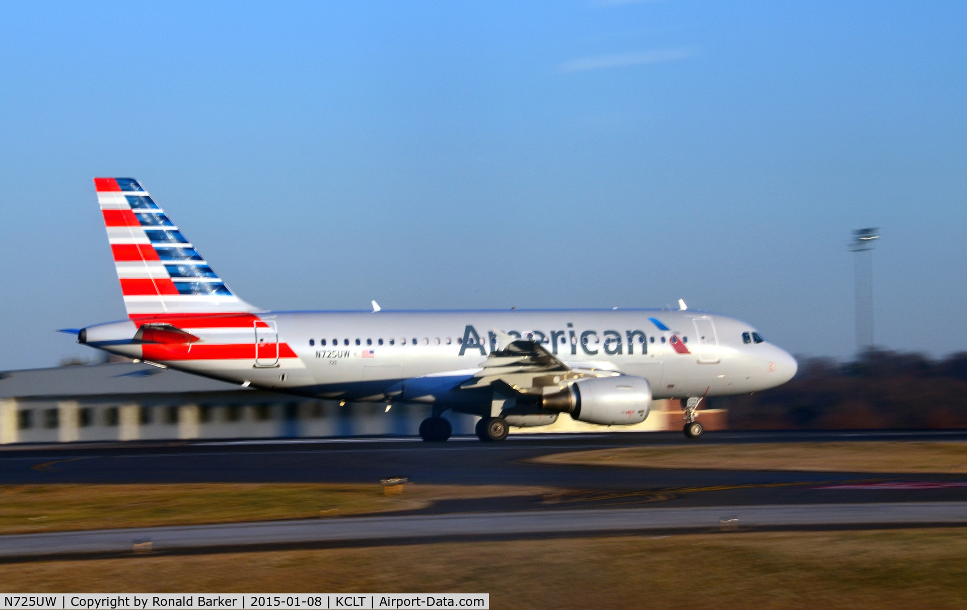 N725UW, 1999 Airbus A319-112 C/N 1135, Takeoff CLT