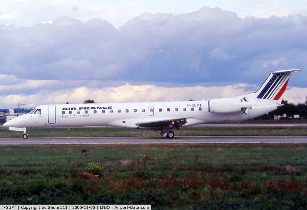 F-GUPT, 2000 Embraer ERJ-145LR (EMB-145LR) C/N 145294, Landing rwy 33L - Air France c/s