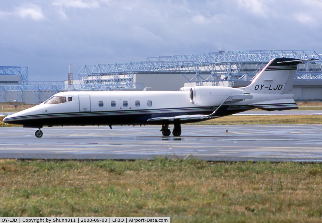 OY-LJD, 1992 Learjet 60 C/N 60-005, Taxiing to the General Aviation area...