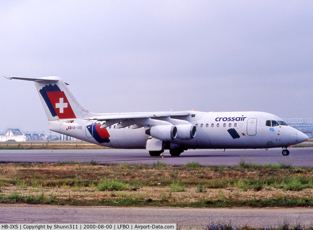 HB-IXS, 1995 British Aerospace Avro 146-RJ100 C/N E3280, Lining up rwy 15L