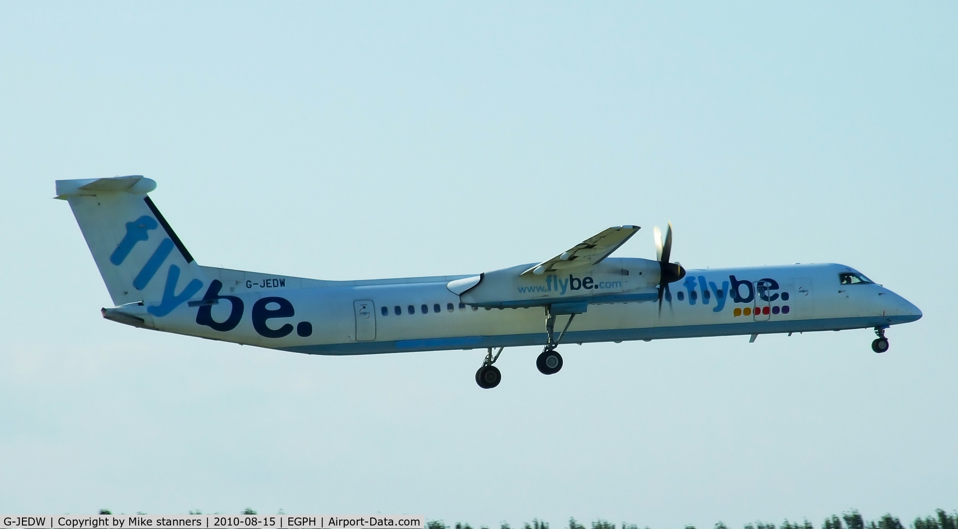 G-JEDW, 2004 De Havilland Canada DHC-8-402Q Dash 8 C/N 4093, BEE6VA Landing runway 06