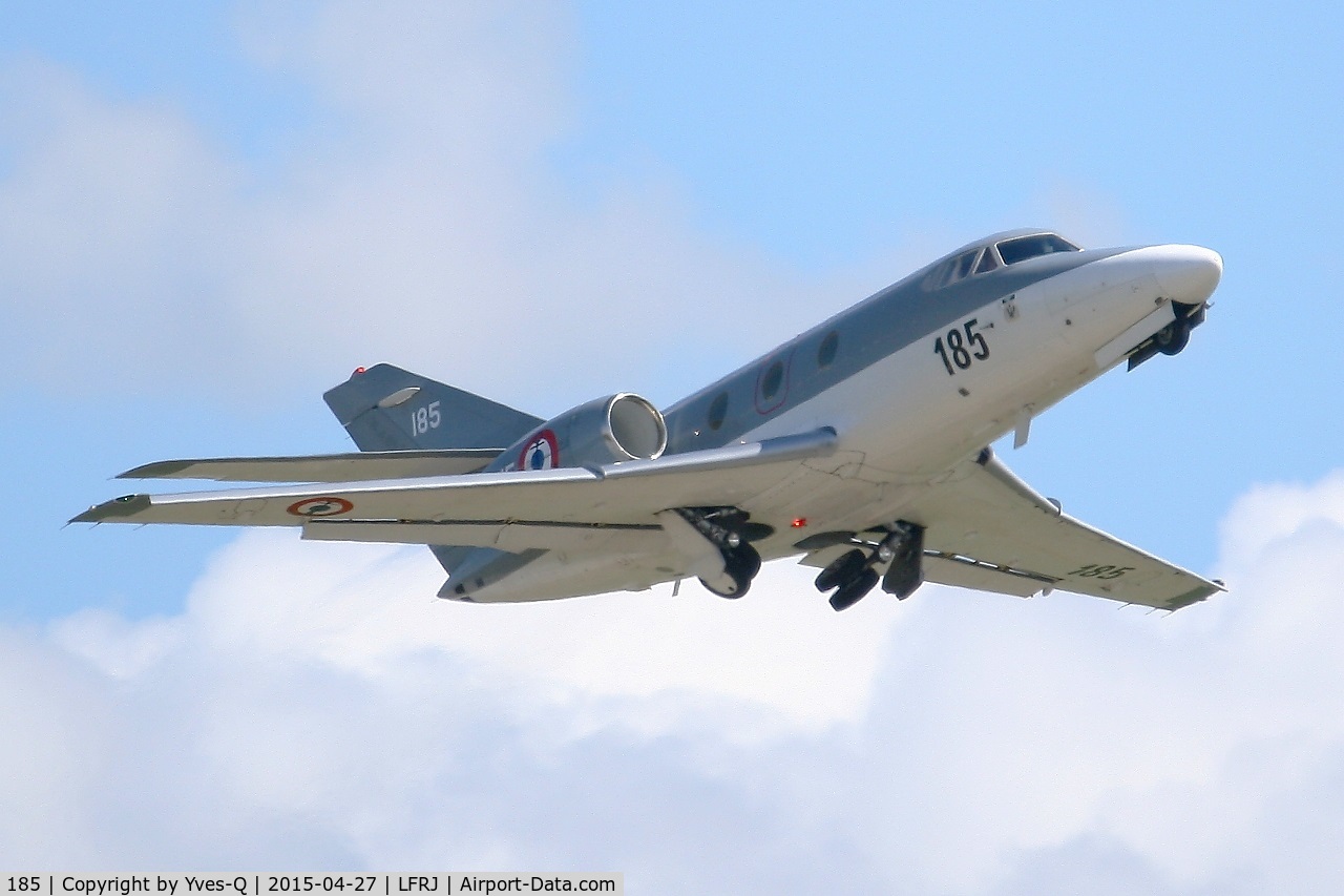 185, Dassault Falcon 10MER C/N 185, Dassault Falcon 10 MER, Take off rwy 26, Landivisiau Naval Air Base (LFRJ)