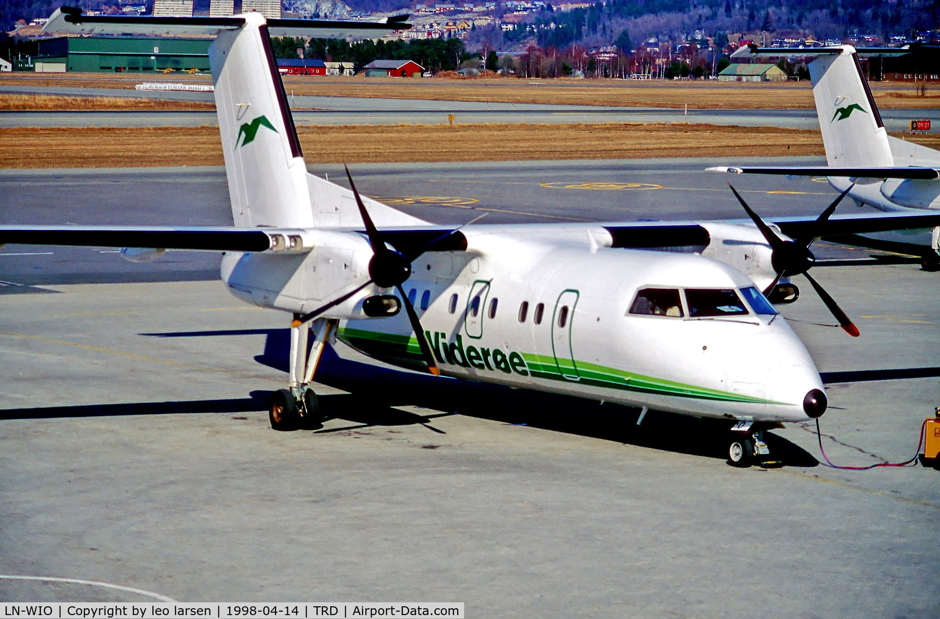 LN-WIO, 1995 De Havilland Canada DHC-8-103B Dash 8 C/N 417, TRD Trondheim 14.4.98
