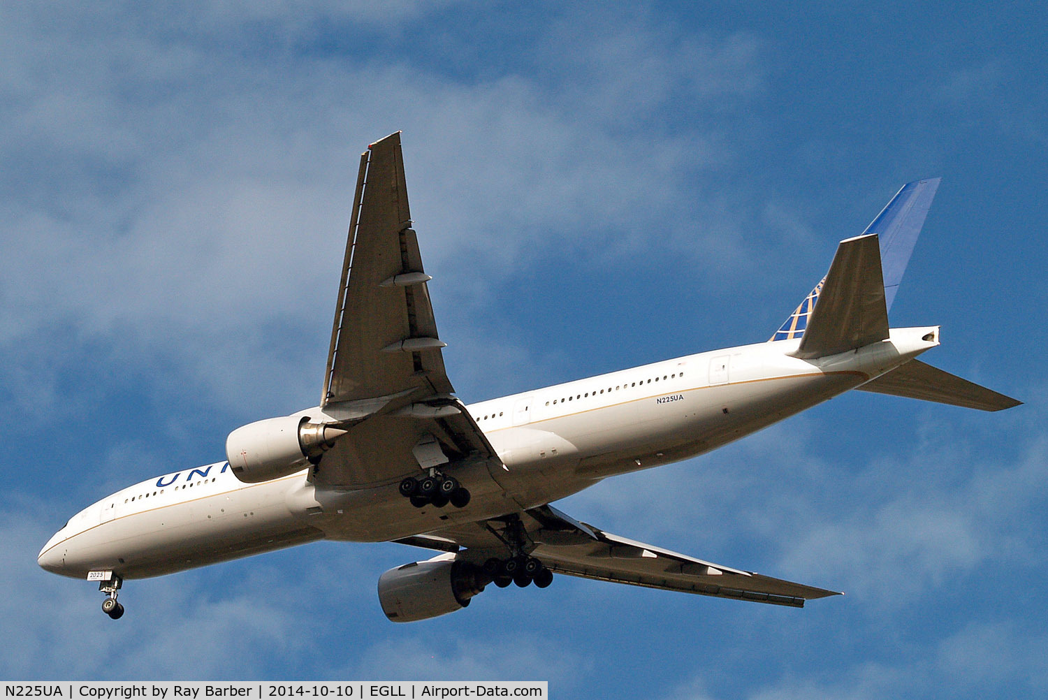 N225UA, 2001 Boeing 777-222/ER C/N 30554, Boeing 777-222ER [30554] (United Airlines) Home~G 10/10/2014. On approach 27R.