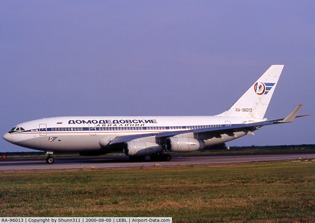 RA-96013, 2004 Ilyushin Il-96-300 C/N 74393202013, Lining up rwy 20 for departure...