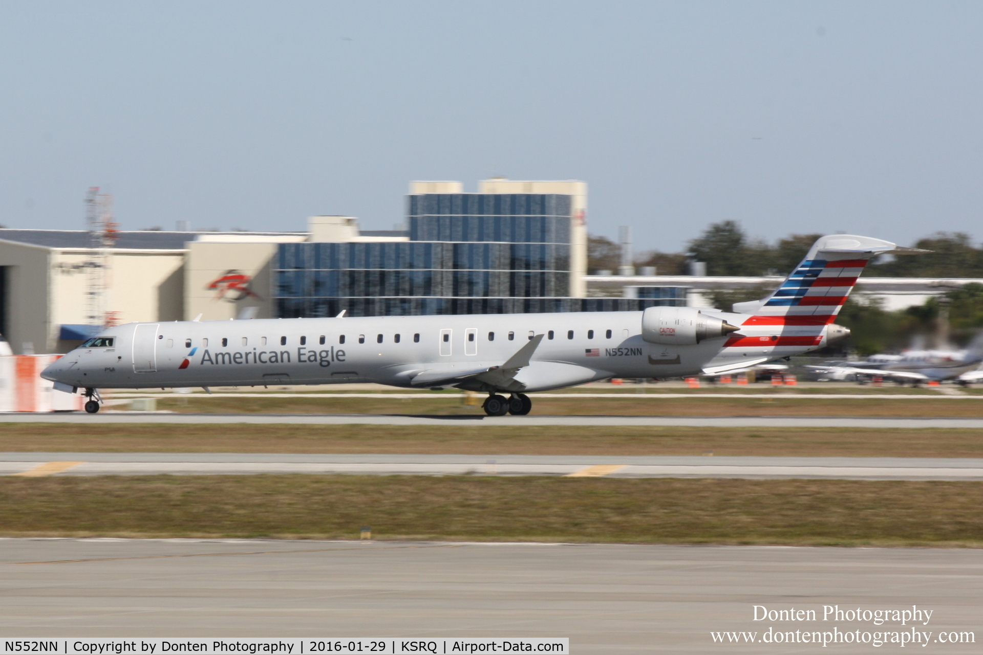 N552NN, 2014 Bombardier CRJ-900 (CL-600-2D24) C/N 15328, American Flight 5403 operated by PSA (N552NN) arrives at Sarasota-Bradenton International Airport following flight from Charlotte-Douglas International Airport