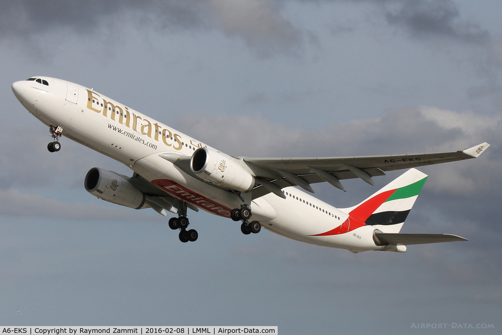 A6-EKS, 1999 Airbus A330-243 C/N 283, A330 A6-EKS Emirates Airlines