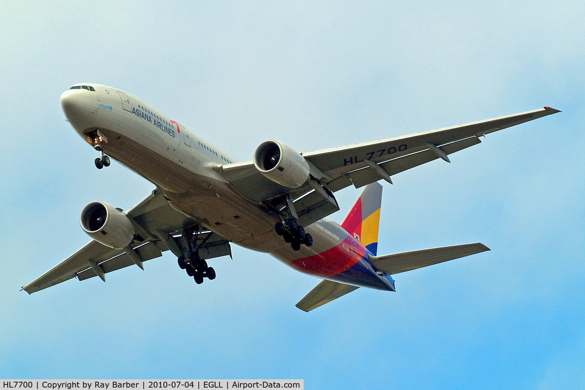 HL7700, Boeing 777-28E/ER C/N 30859, Boeing 777-28EER [30859] (Asiana Airlines) Home~G 04/07/2010. On approach 27R.