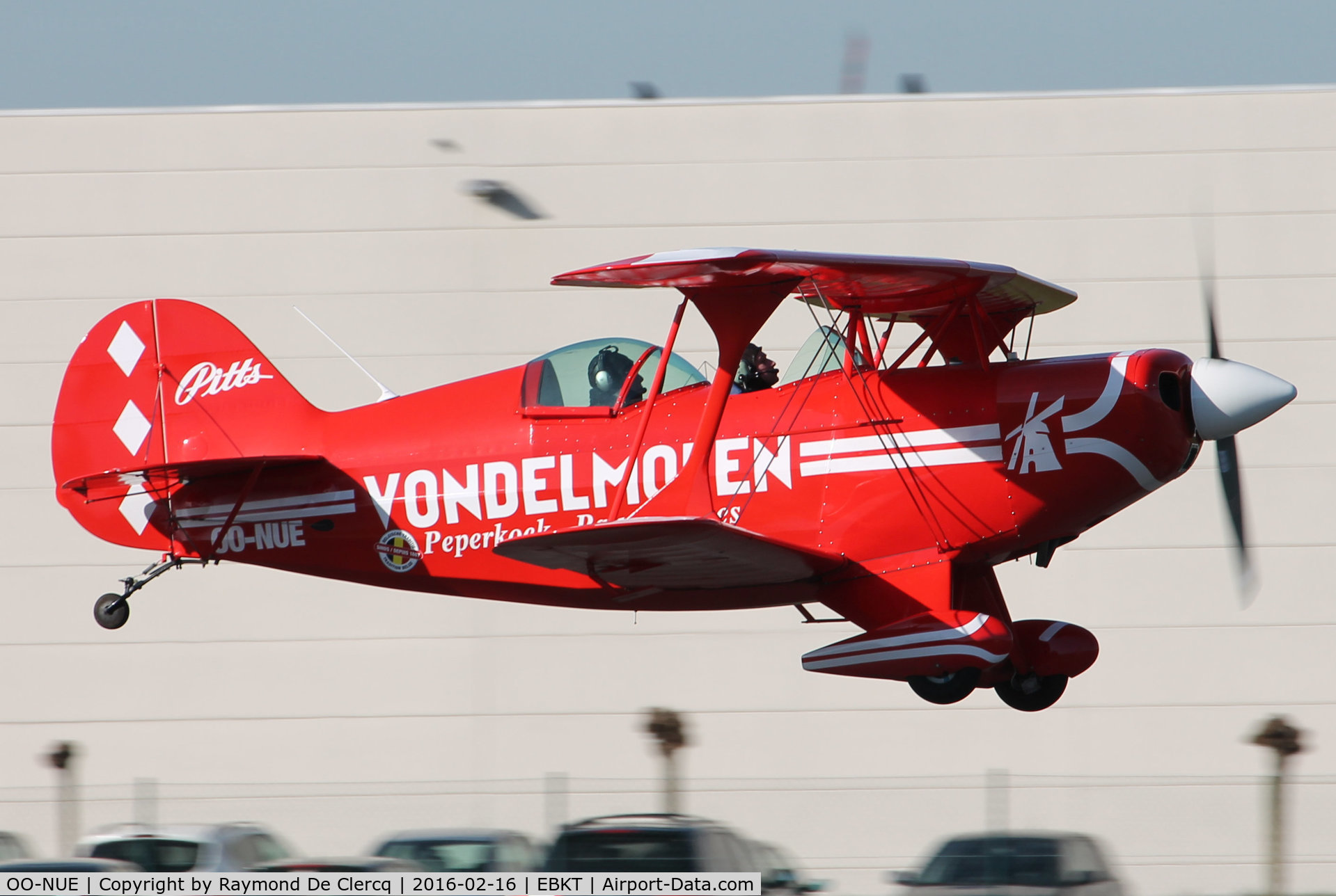 OO-NUE, 1974 Pitts S-2A Special C/N 2078, Restored after accident at Zoersel in 2011. Landing at Wevelgem in a bright new color scheme.