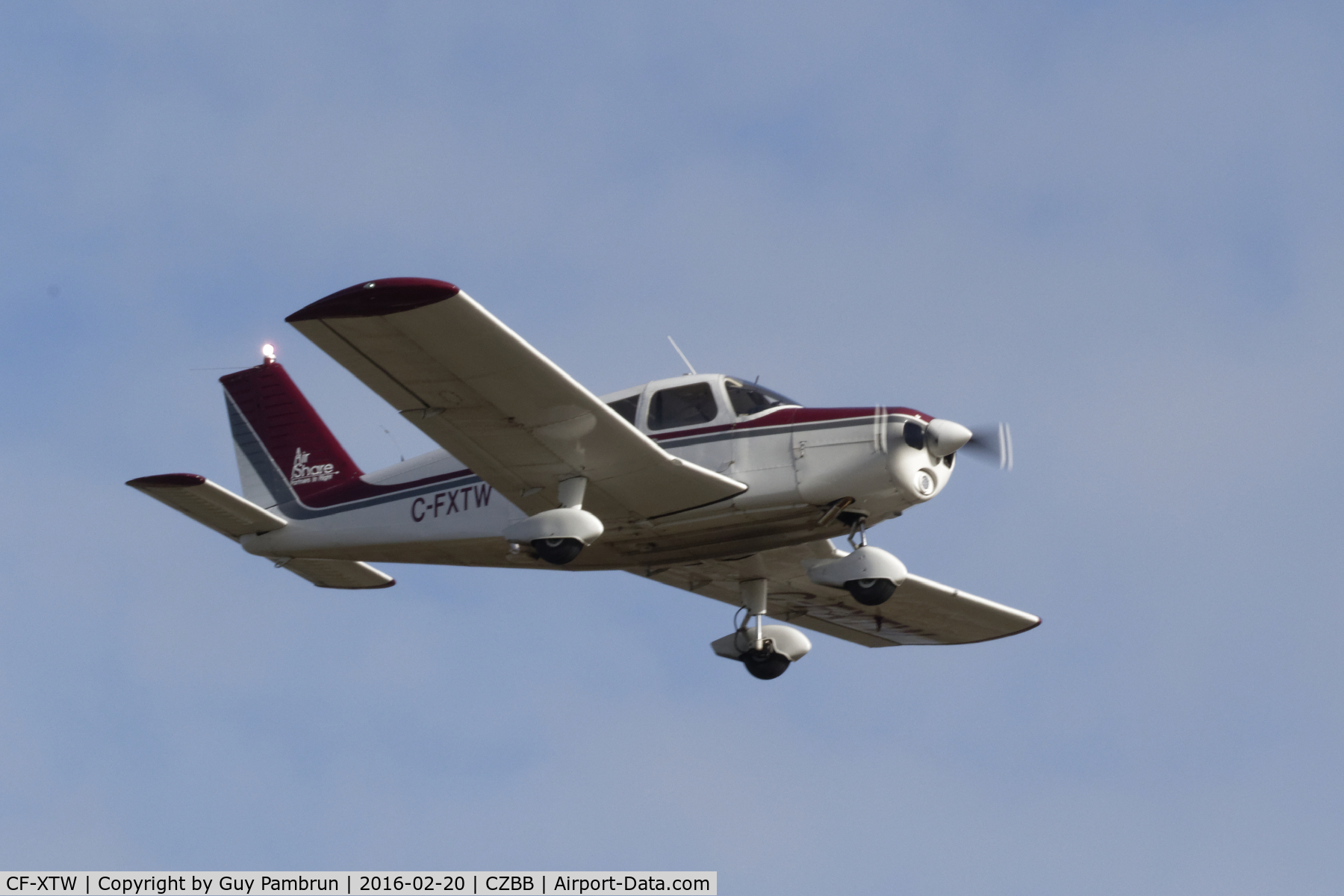 CF-XTW, 1968 Piper PA-28-140 C/N 28-25407, Landing