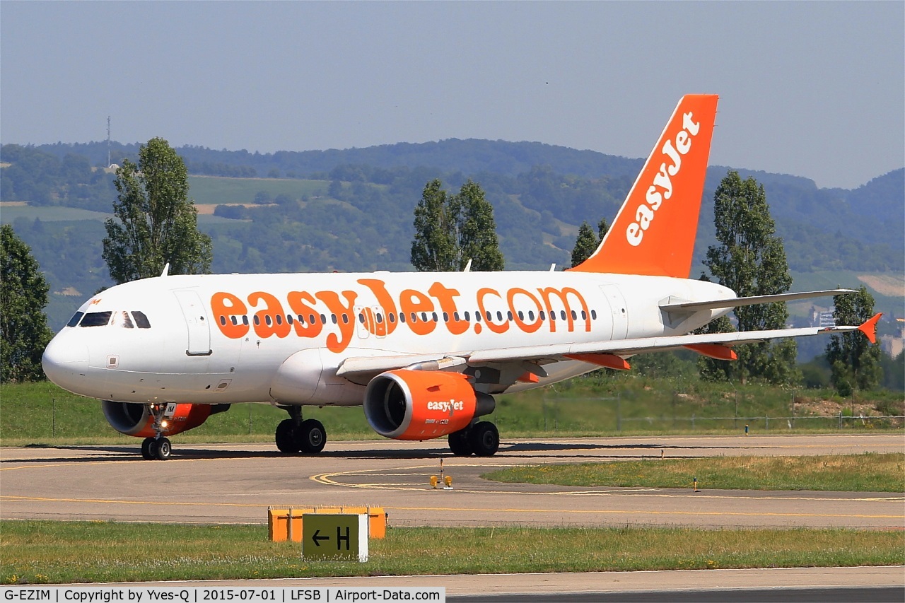G-EZIM, 2005 Airbus A319-111 C/N 2495, Airbus A319-111, Taxiing to holding point rwy 15, Bâle-Mulhouse-Fribourg airport (LFSB-BSL)