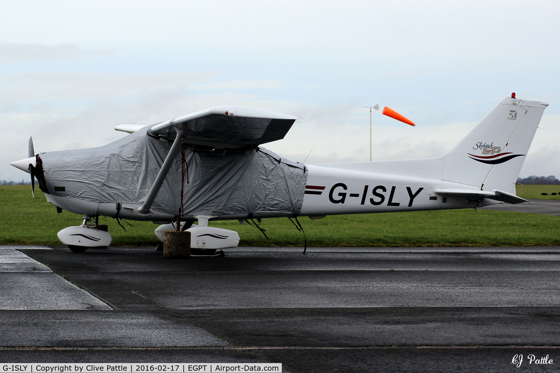 G-ISLY, 1999 Cessna 172S C/N 172S-8152, A new aircraft for Airport-Data - Parked up at Perth EGPT - ex N952SP