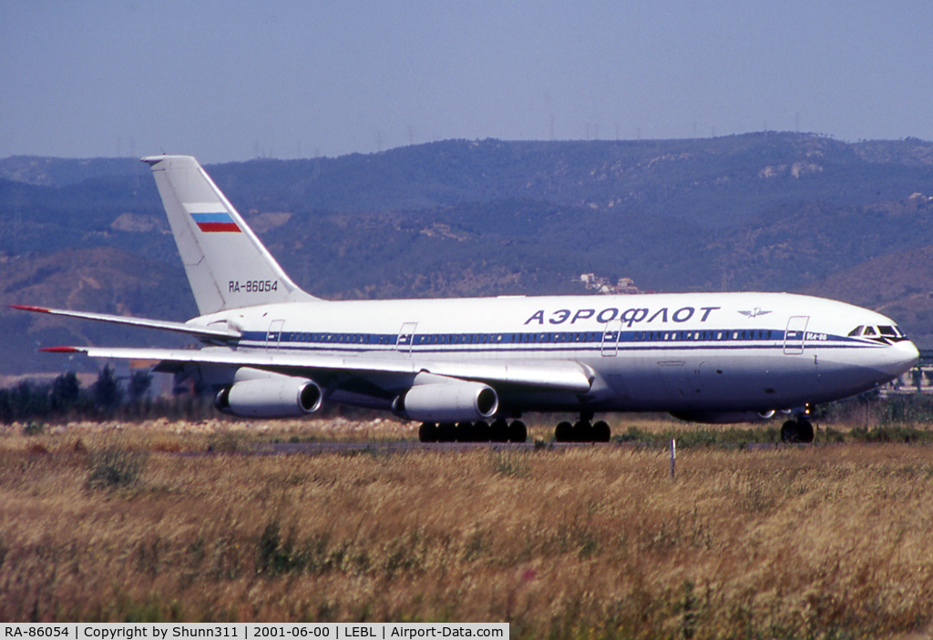 RA-86054, 1983 Ilyushin IL-86 C/N 51483203021, Lining up rwy 20 for departure...