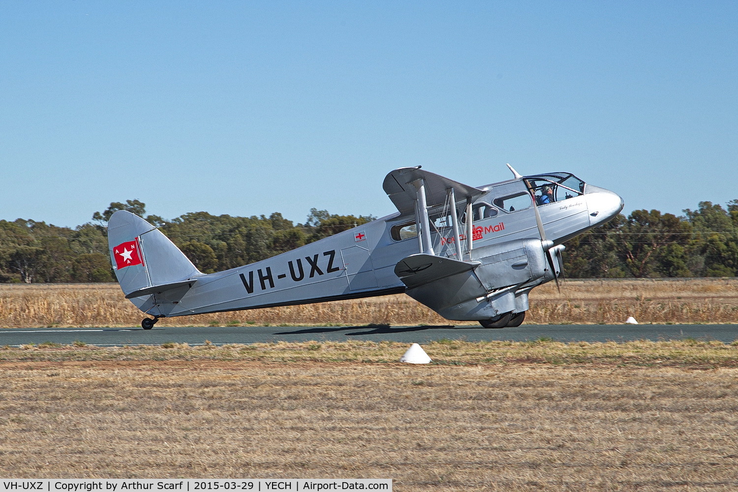 VH-UXZ, 1944 De Havilland DH-89A Dominie/Dragon Rapide C/N 6801, AAAA fly in Echuca 2015
