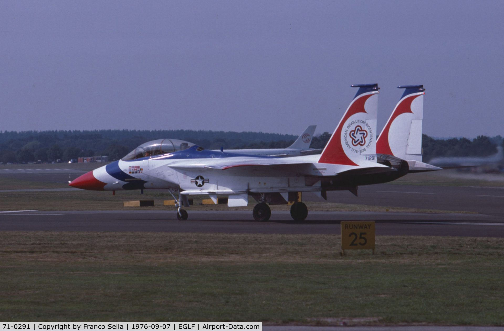71-0291, 1973 McDonnell Douglas F-15B-4-MC Eagle C/N 0012/B002, USAF Mc Donnell Douglas F-15B 71-0291 Bicentennial scheme at the 1976 Farnborough Air Show