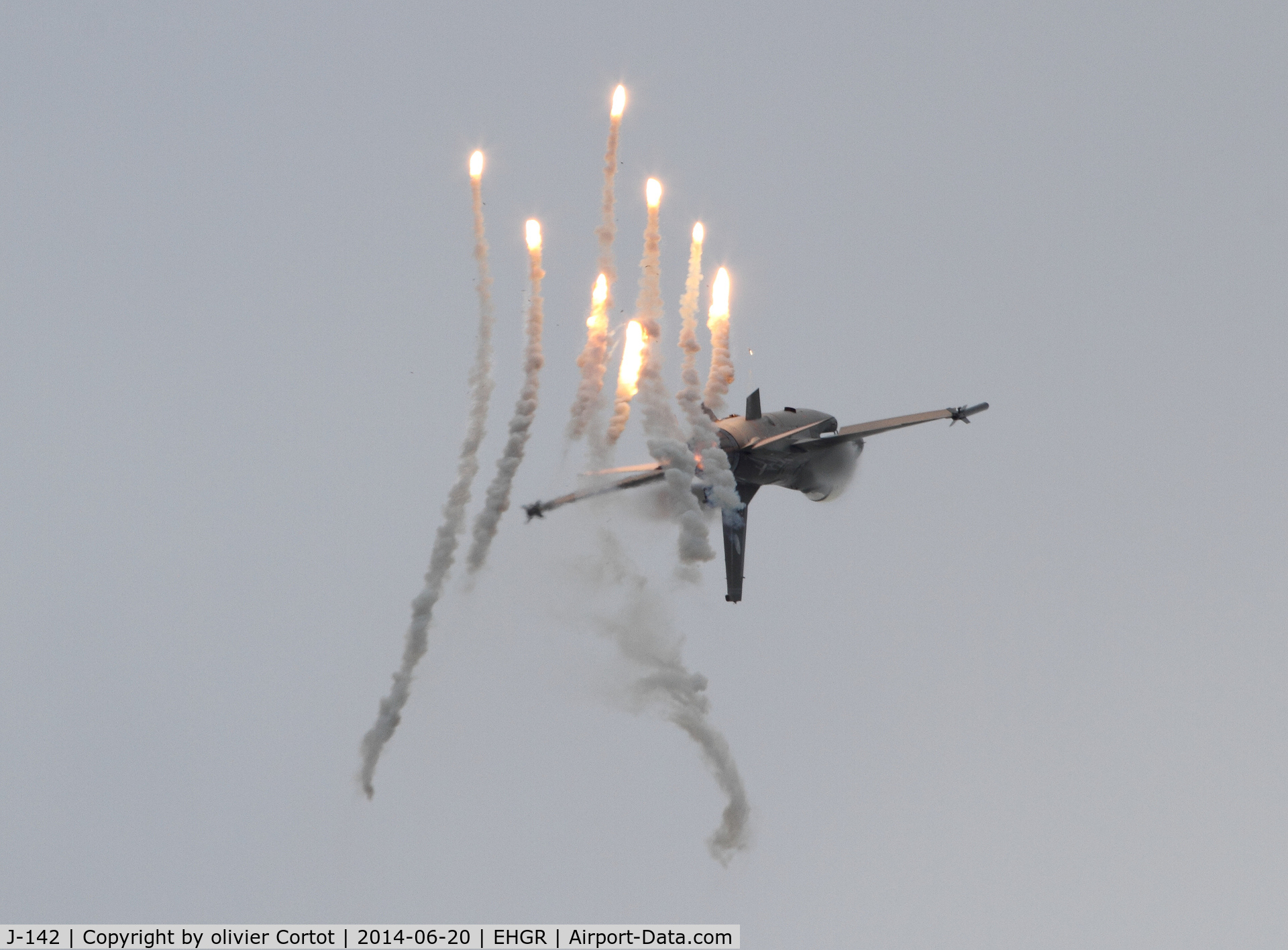 J-142, General Dynamics F-16AM Fighting Falcon C/N 6D-132, airshow 2014