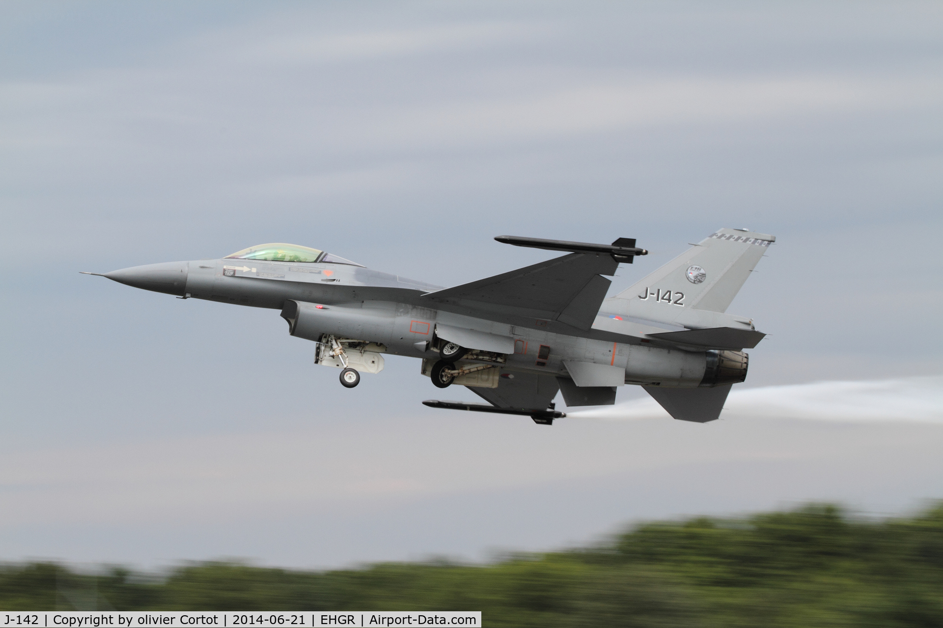 J-142, General Dynamics F-16AM Fighting Falcon C/N 6D-132, Alpha demo, airshow 2014