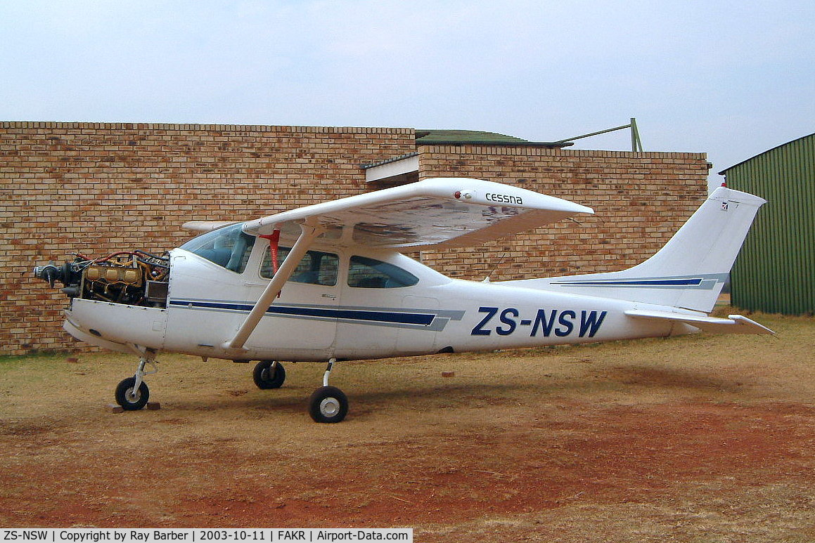 ZS-NSW, Cessna TR182 Turbo Skylane RG C/N R18201498, Cessna TR.182 Turbo Skylane RG II [R182-01498] Krugersdorp~ZS 11/10/2003